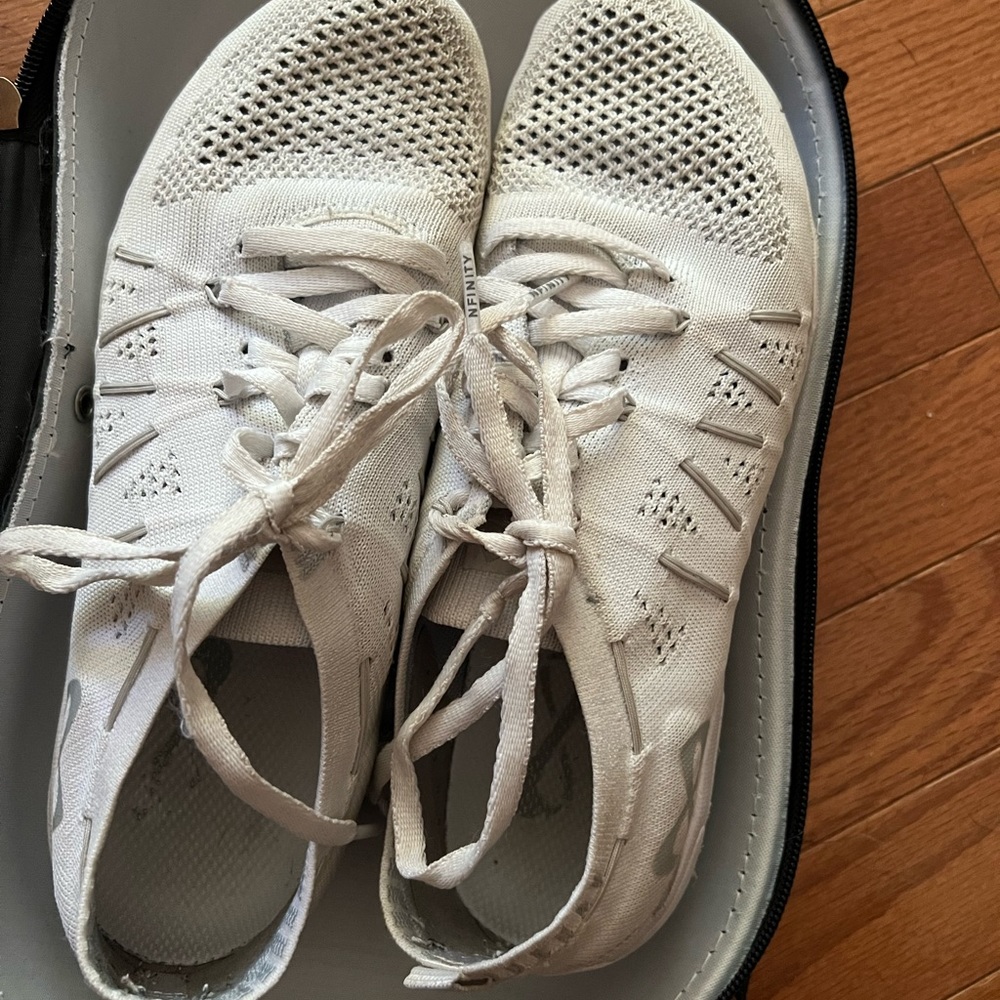 Infinity cheer shoes
